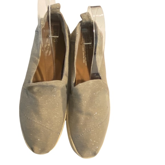 🔴 5/$45 SALE 🔴 TOMS | Gray Sparkle slip ons - Picture 6 of 12